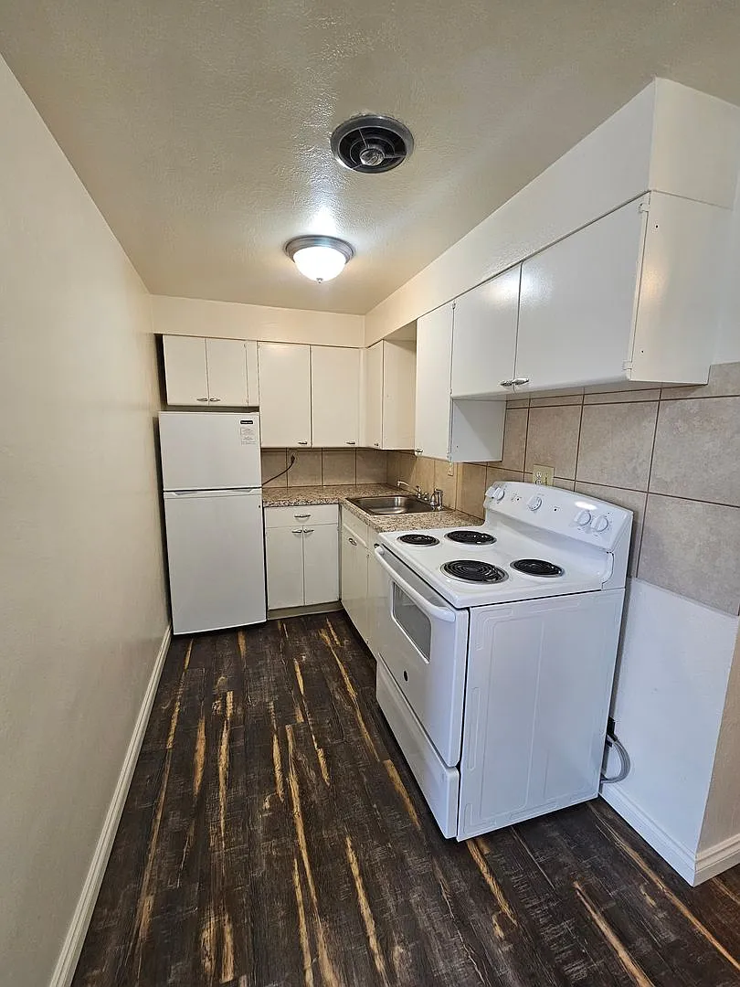1 Bedroom Apartment- September rent FREE with 12-month lease! — Photo 4