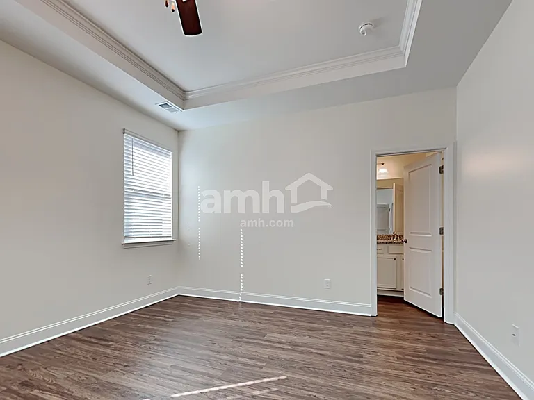 611 E Lionel Rd — Photo 11
