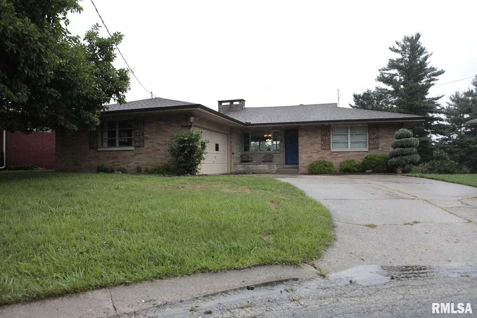 6 Holiday Ave photo 1
