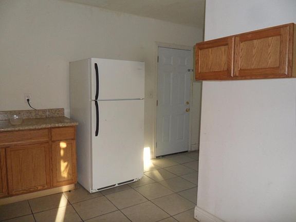 3rd image of 1294 N Thesta St