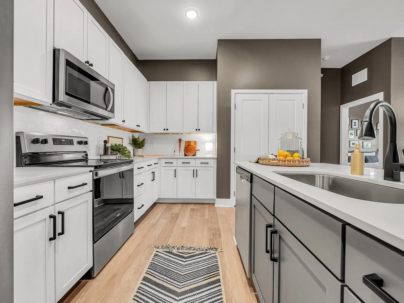 Luxe 360 on Centerpointe — Photo 4