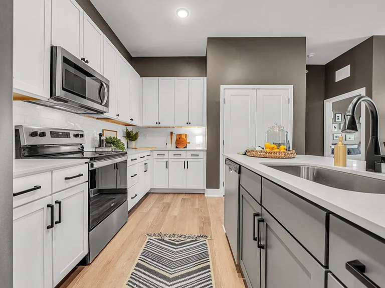 Luxe 360 on Centerpointe — Photo 4