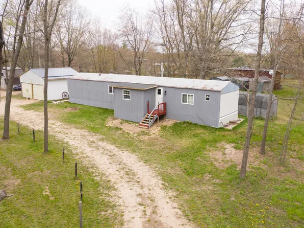 8888 S Beech Ave, Howard City, MI 49329