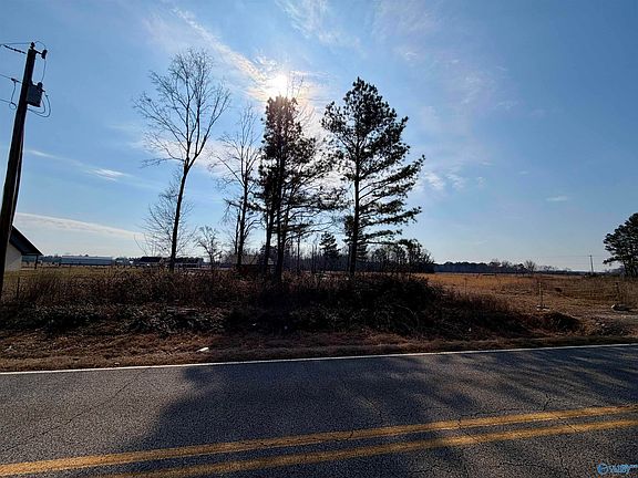 3rd image of 20076 Edgewood Rd