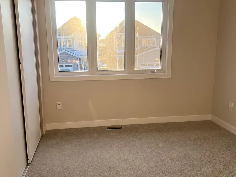 534 Oldenburg Ave — Photo 13
