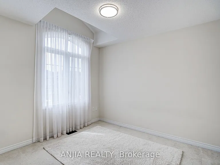 25 Collier Cres — Photo 17