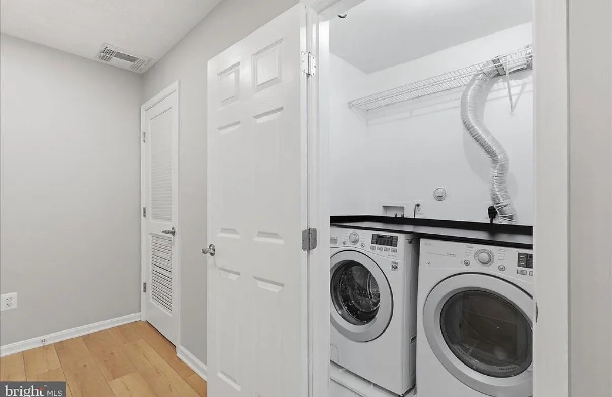 1 bed, 849 sqft, $1,800 — Photo 3