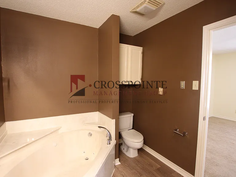 5875 Creekside Cir — Photo 21