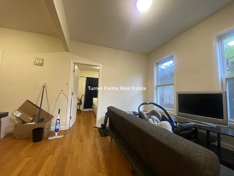 58 Medford St #1R — Photo 5
