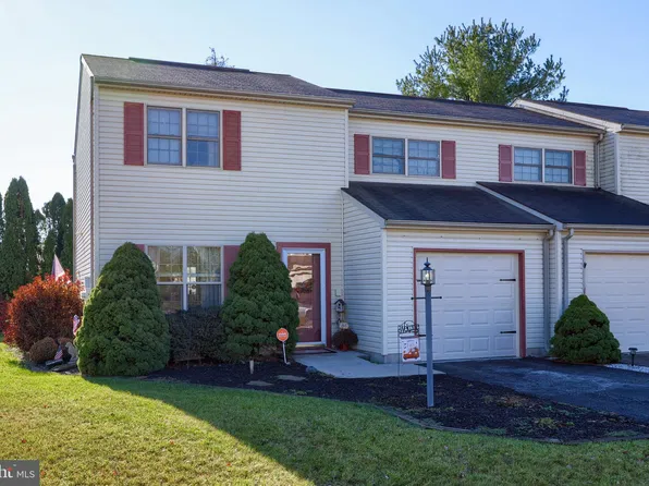 3100 Sundial Rd, Dover, PA 17315