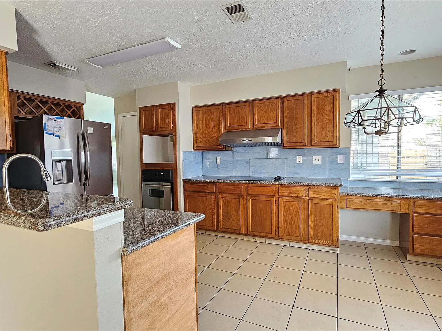 3 bed, 2.0 bath, 1830 sqft, $1,995 — Photo 4