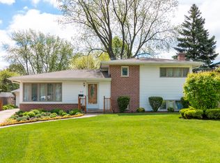 517 E Highland Ave, Mount Prospect, IL 60056
