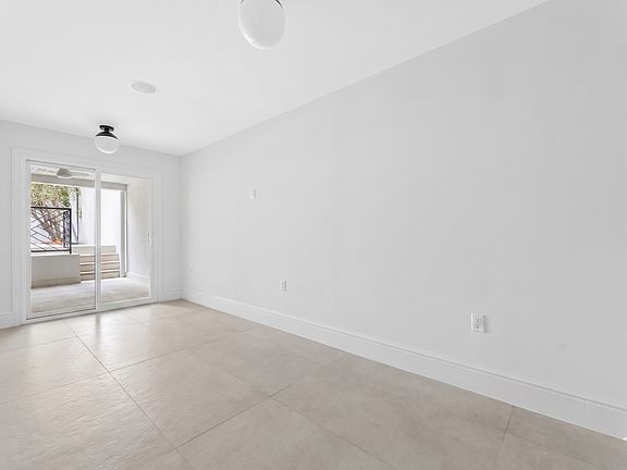 4th image of 429 Decatur St #1