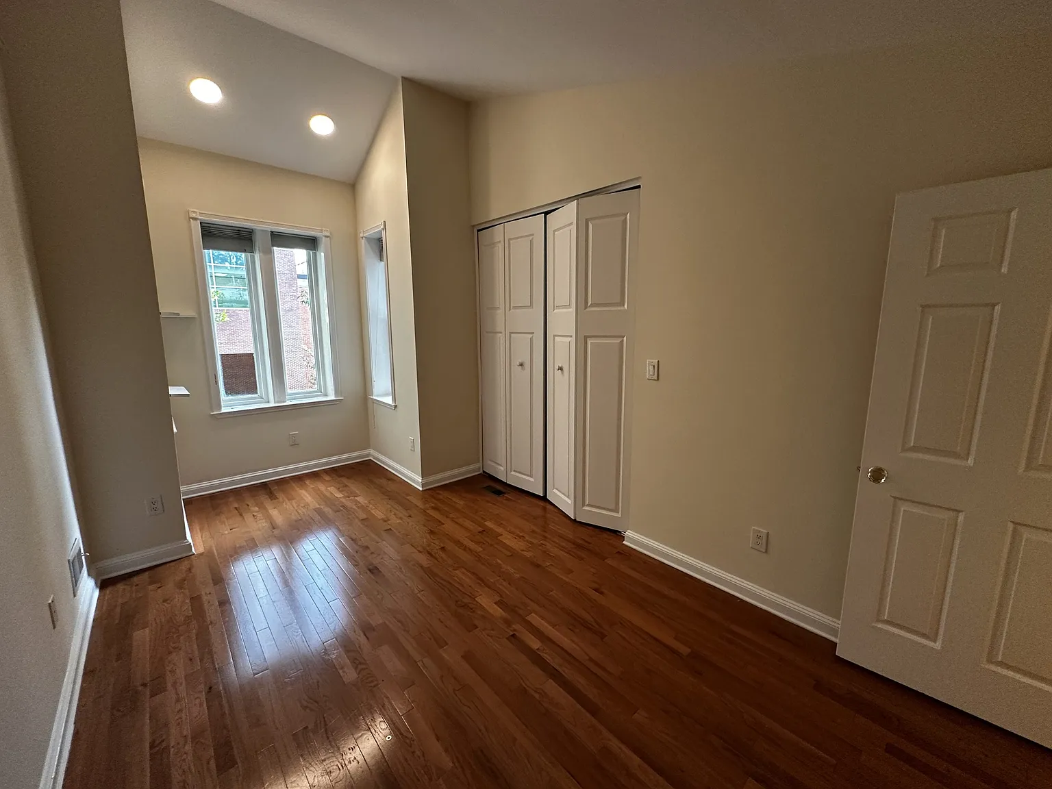 3 bed, 1.5 bath, 1224 sqft, $4,200 — Photo 4