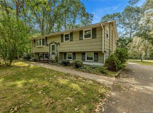 21 Oak Ridge Dr, Clinton, CT 06413