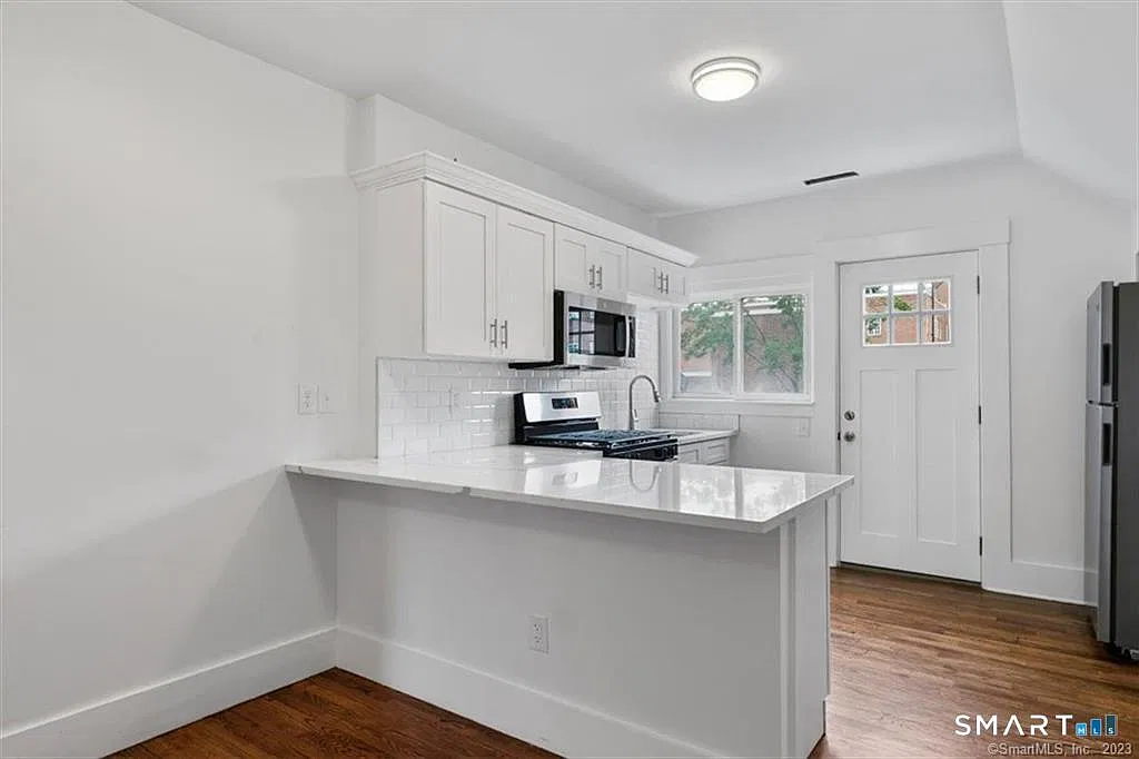 2 bed, 1.0 bath, 1000 sqft, $2,500 — Photo 2