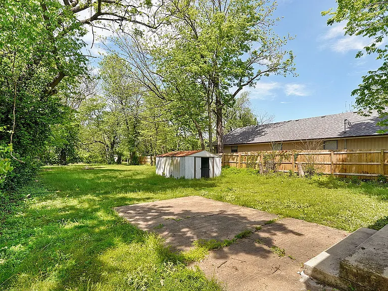 521 N Park Ave — Photo 12