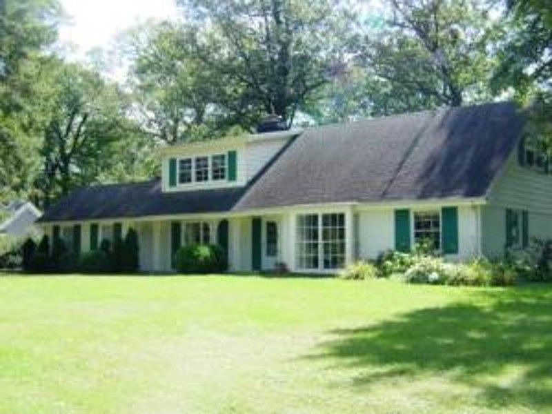 1st image of 43 Wiltshire Dr
