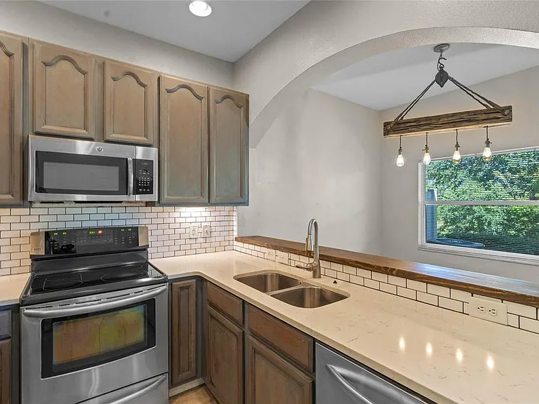 11829 Great Commission Way — Photo 6