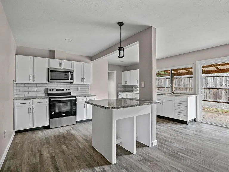 4904 Watkins Dr — Photo 3