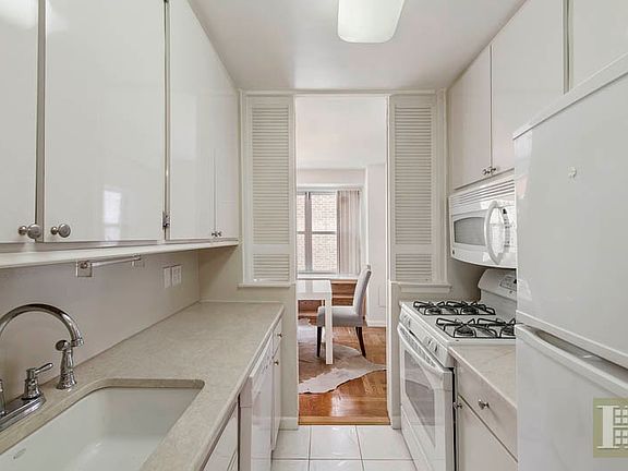 3rd image of 205 3rd Ave APT 6T