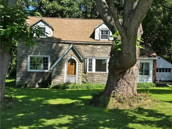 2 Pleasant St, Clinton, NY 13323