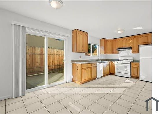 1st image of 3177 Locke Dr