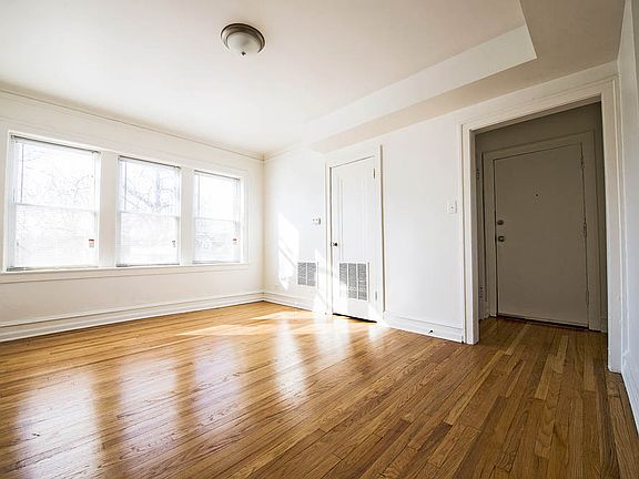 3rd image of 6455 S Fairfield Ave #2714-2