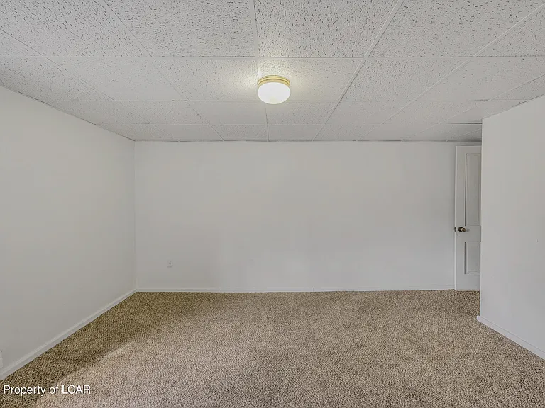 323 Vaughn St — Photo 13