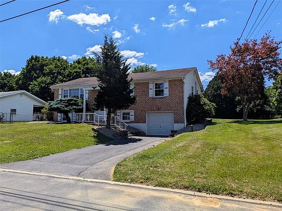 2nd image of 2650 Clover Dr