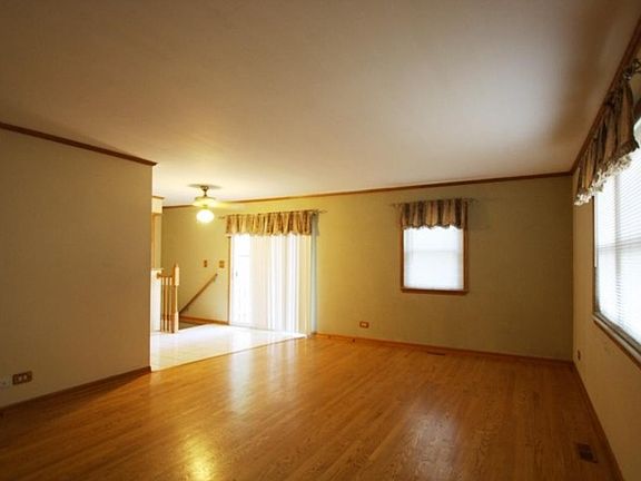 3rd image of 1812 Carlisle Ct