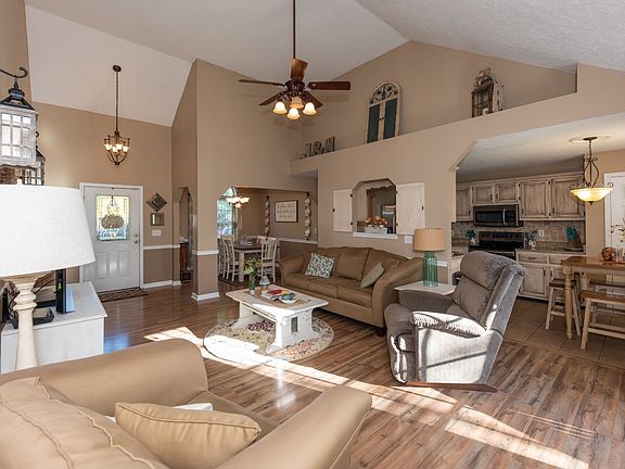 2nd image of 100 Cider Mill Ct
