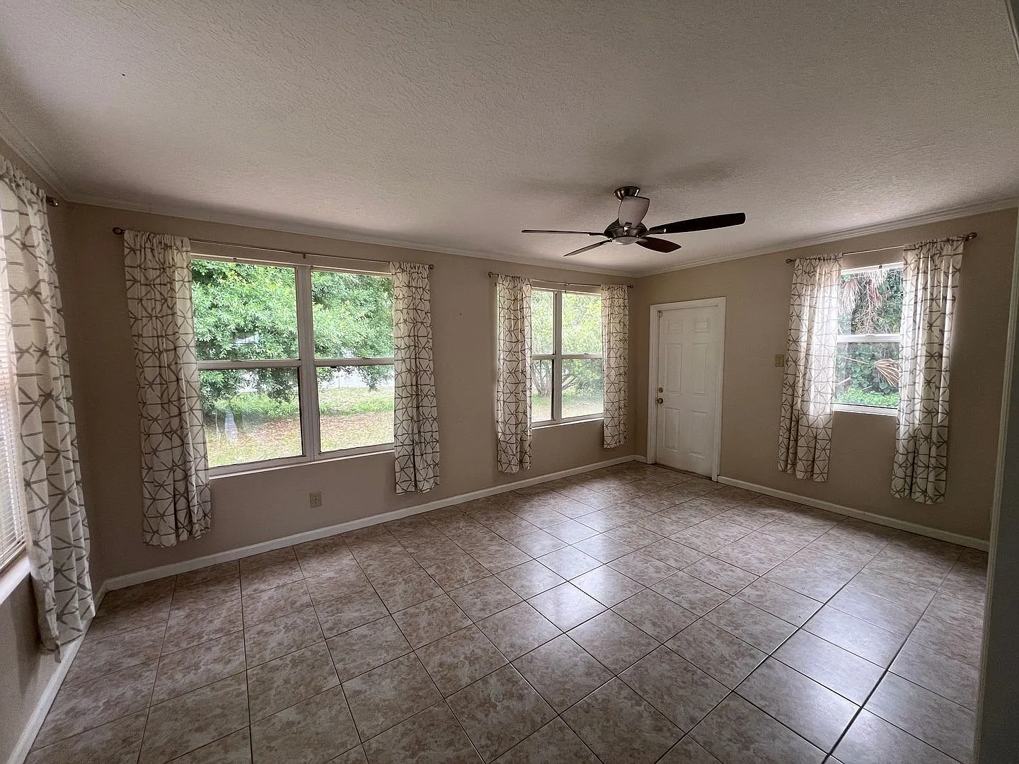 Sebastian Home — Photo 2
