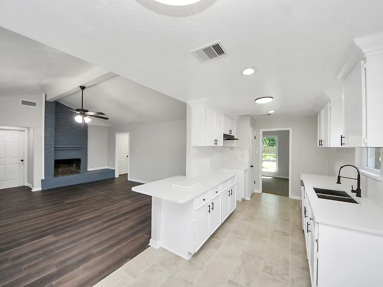 10602 Raydell Dr — Photo 7