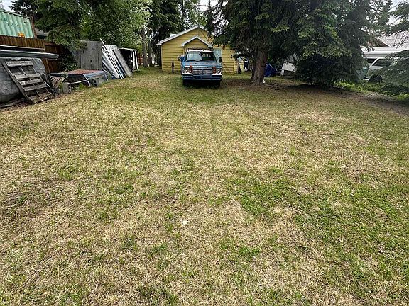 4th image of 520 Farewell Ave