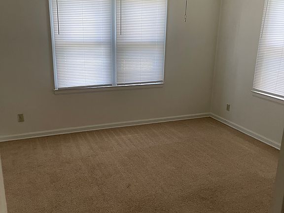 3rd image of 1524 E 4th Ave