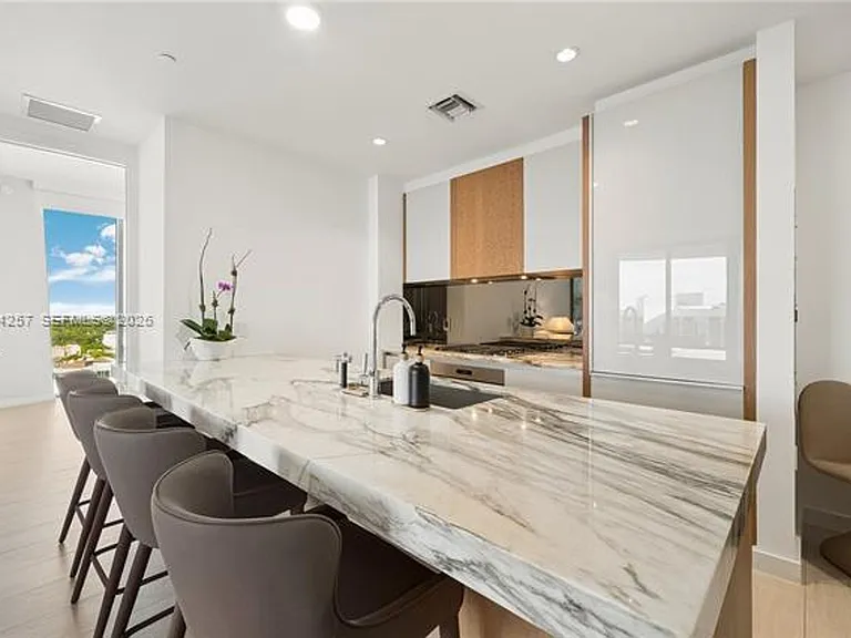 2831 S Bayshore Dr #CU-1701 — Photo 28