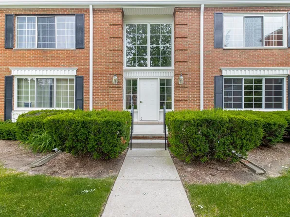 777 E Fox Hills Dr, Bloomfield Township, MI 48304