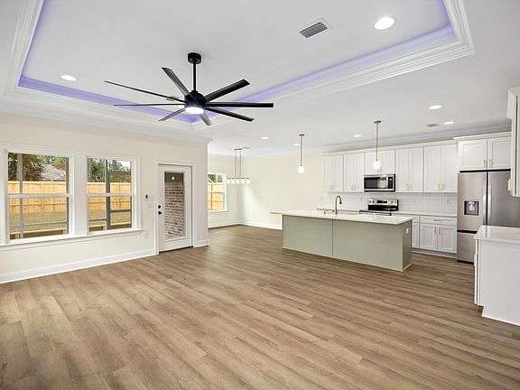 4th image of 498 Robert Ave