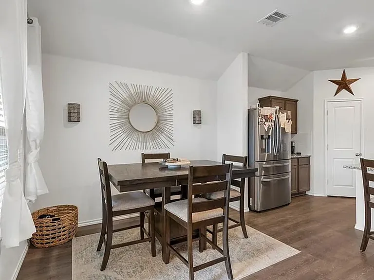 1304 Lowhill Dr — Photo 15