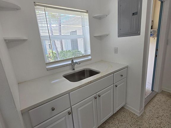 3rd image of 1216 Cabana Rd #4
