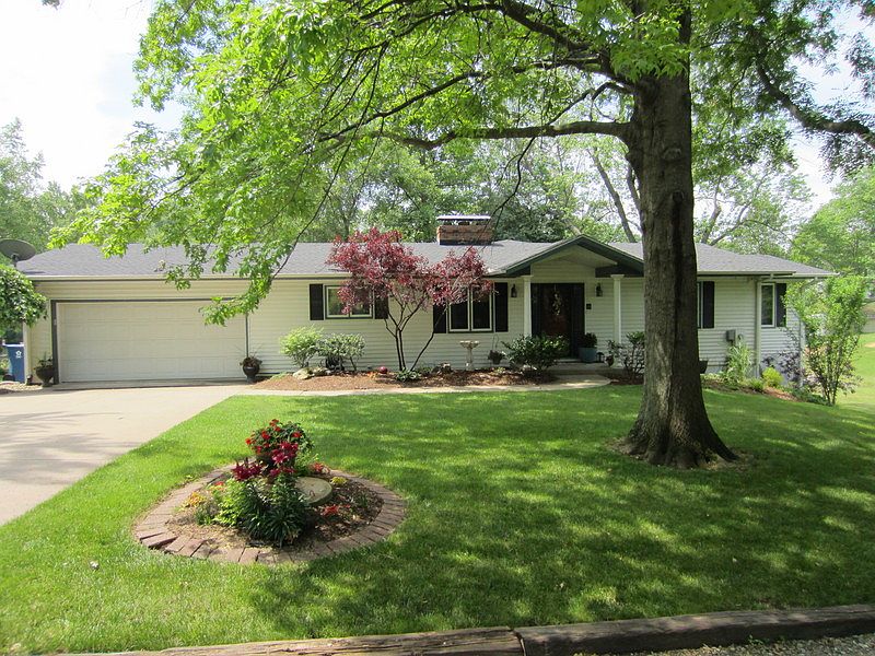 1st image of 439 E Lake Dr