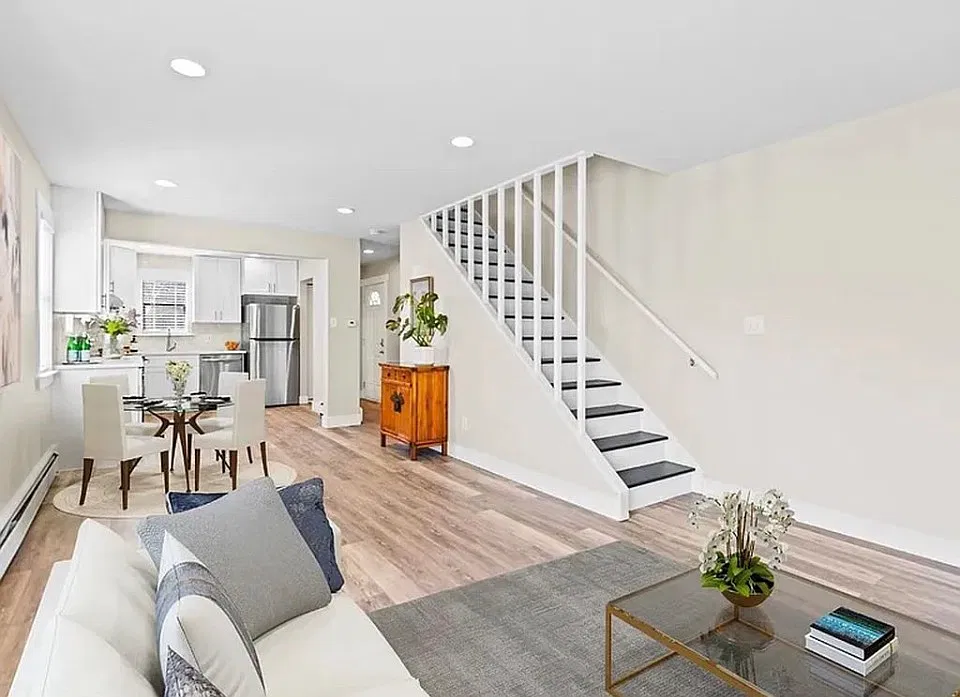 3527 Nottingham Ct — Photo 2