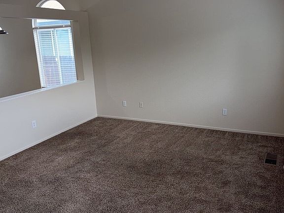 ad_photos_family_room_17_09032026