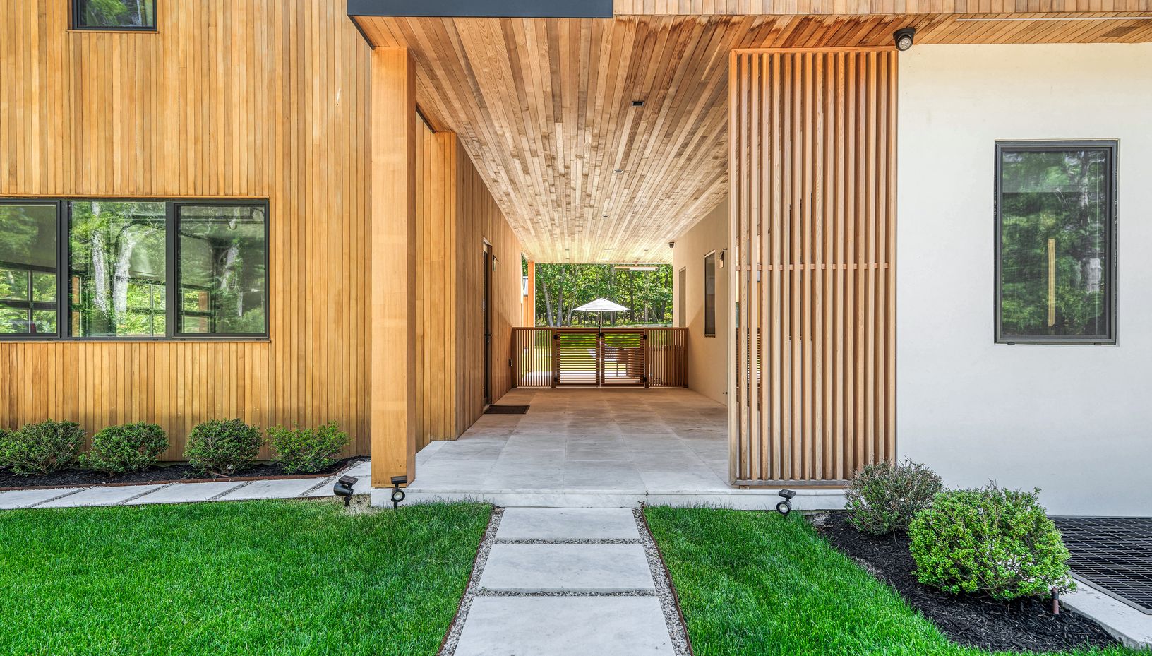  Breezeway entry from the main driveway (Owners entrance) 