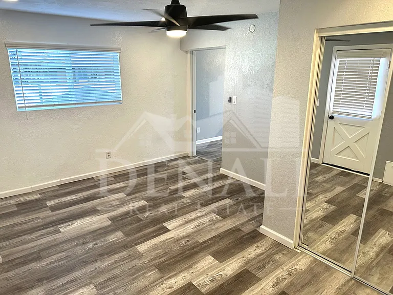 216 E Carol Ave — Photo 12