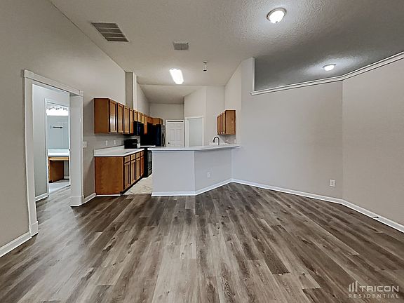 5th image of 153 Nottingham Dr E