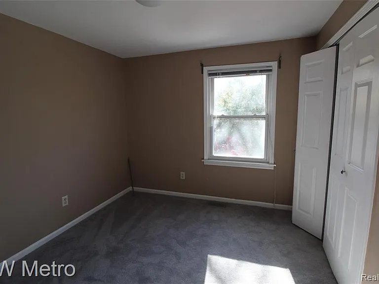 311 Woodlawn Ave — Photo 6
