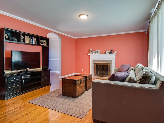 2nd image of 2304 Deerwood Dr