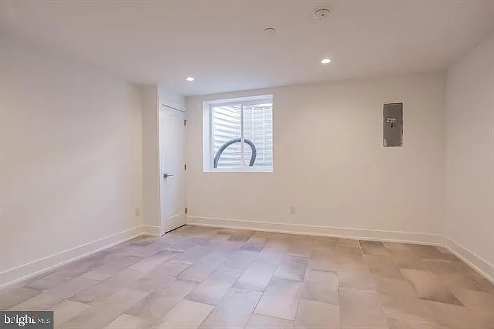 146 W Wildey St — Photo 19